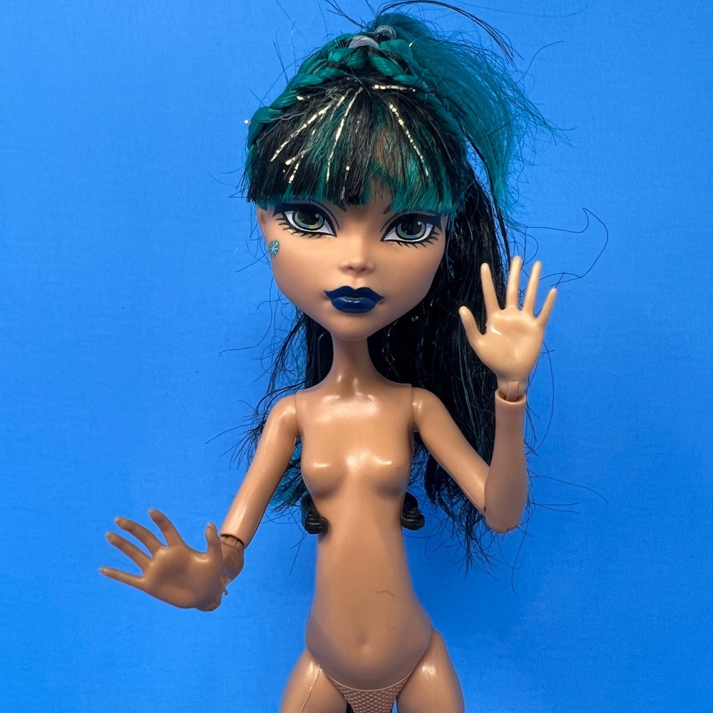 Monster High Cleo de Nile Picture Day Doll 2008 Mummy Articulated Play Display
